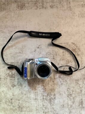 Olympus SP Series SP-510 UZ 7.1MP Digital Camera - Silver